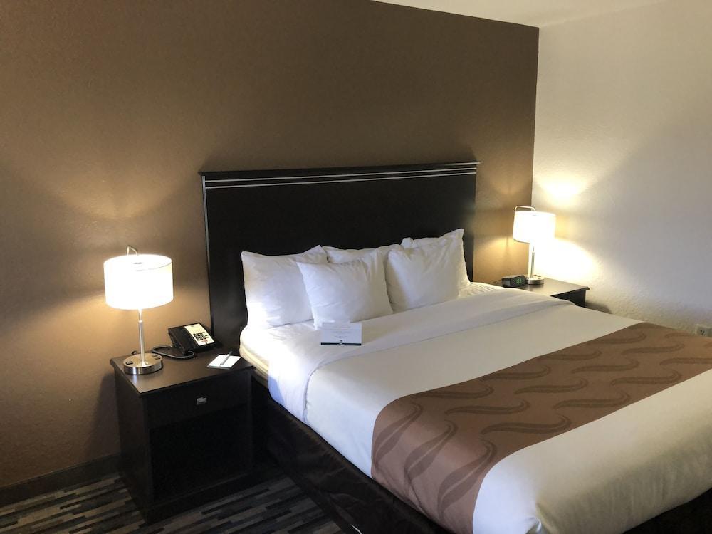 Quality Inn & Suites Denver International Airport Exteriör bild
