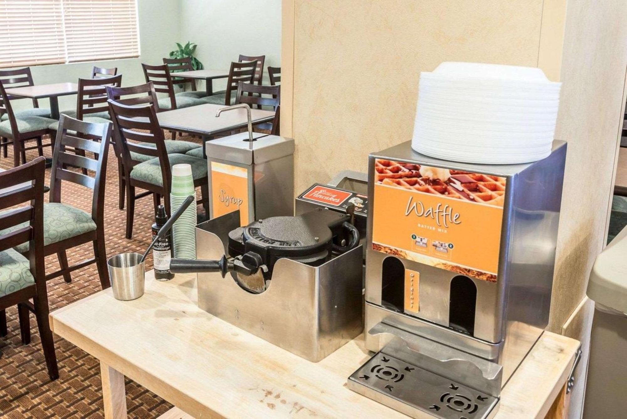 Quality Inn & Suites Denver International Airport Exteriör bild