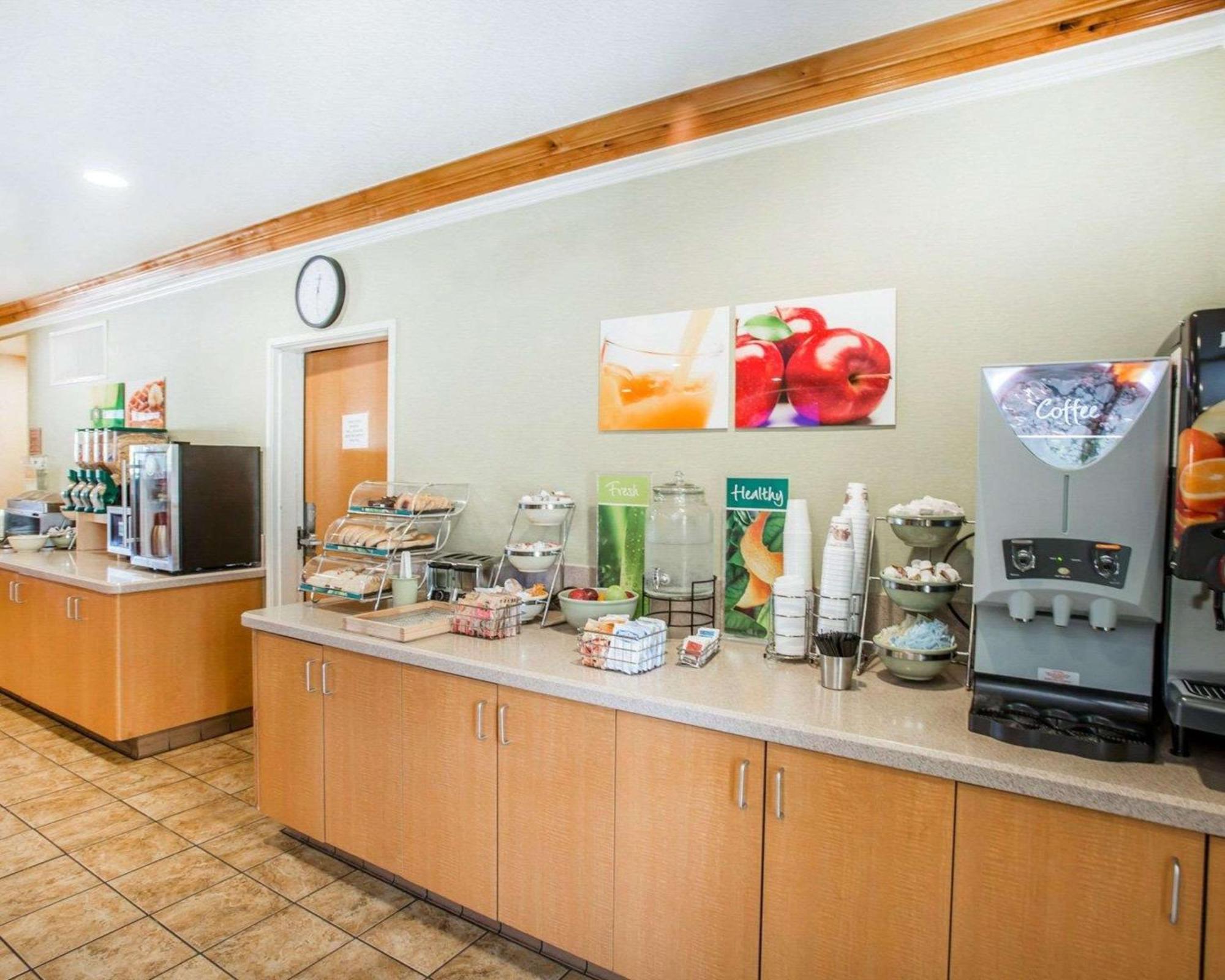 Quality Inn & Suites Denver International Airport Exteriör bild