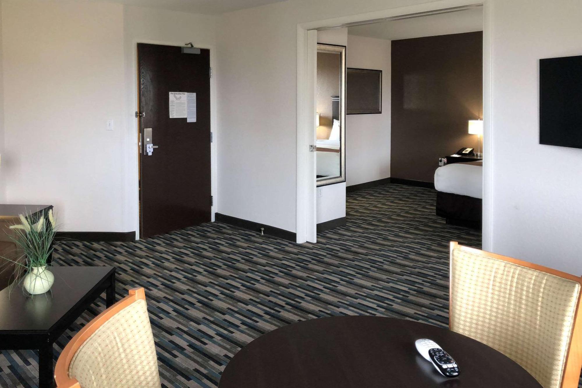 Quality Inn & Suites Denver International Airport Exteriör bild