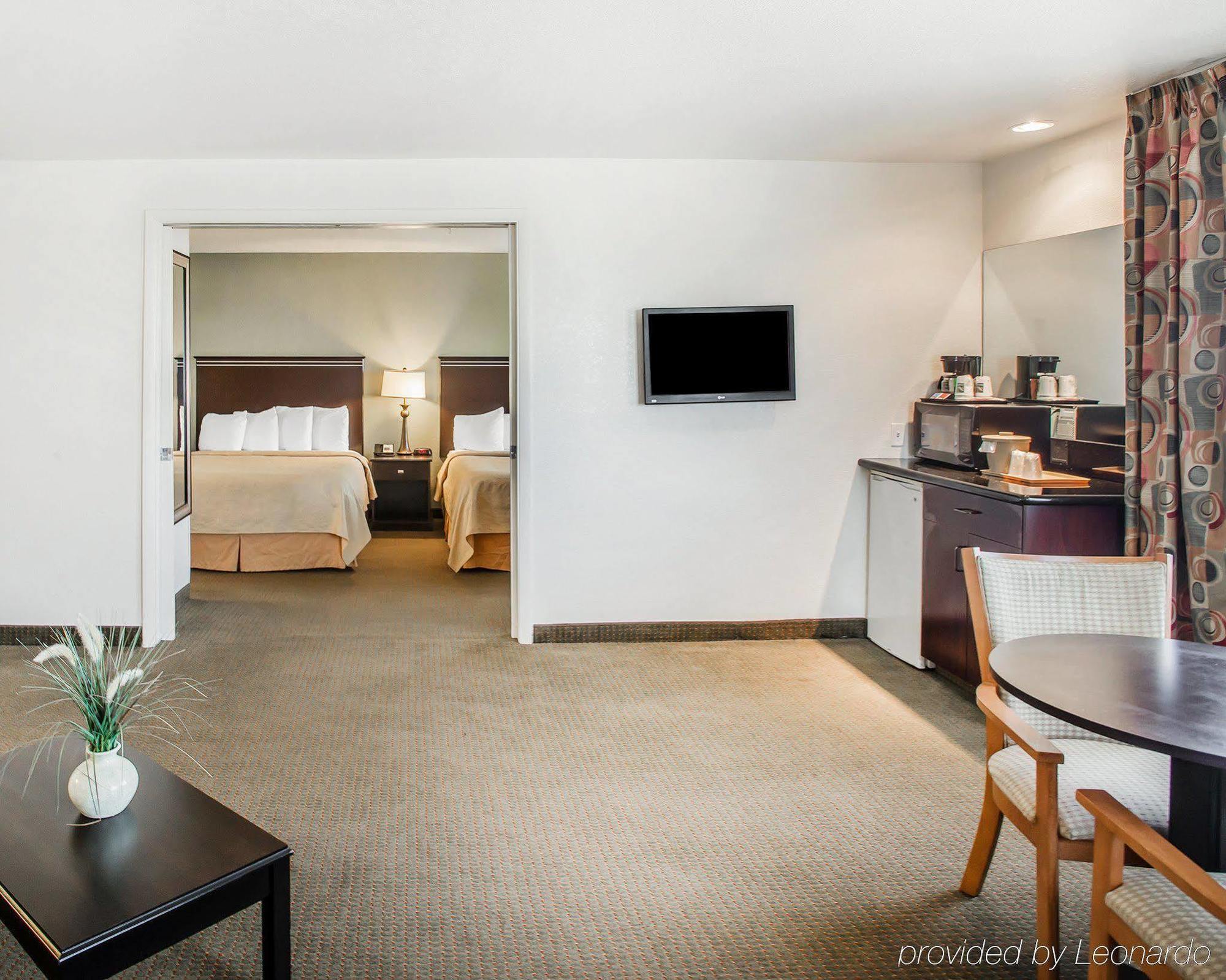 Quality Inn & Suites Denver International Airport Exteriör bild