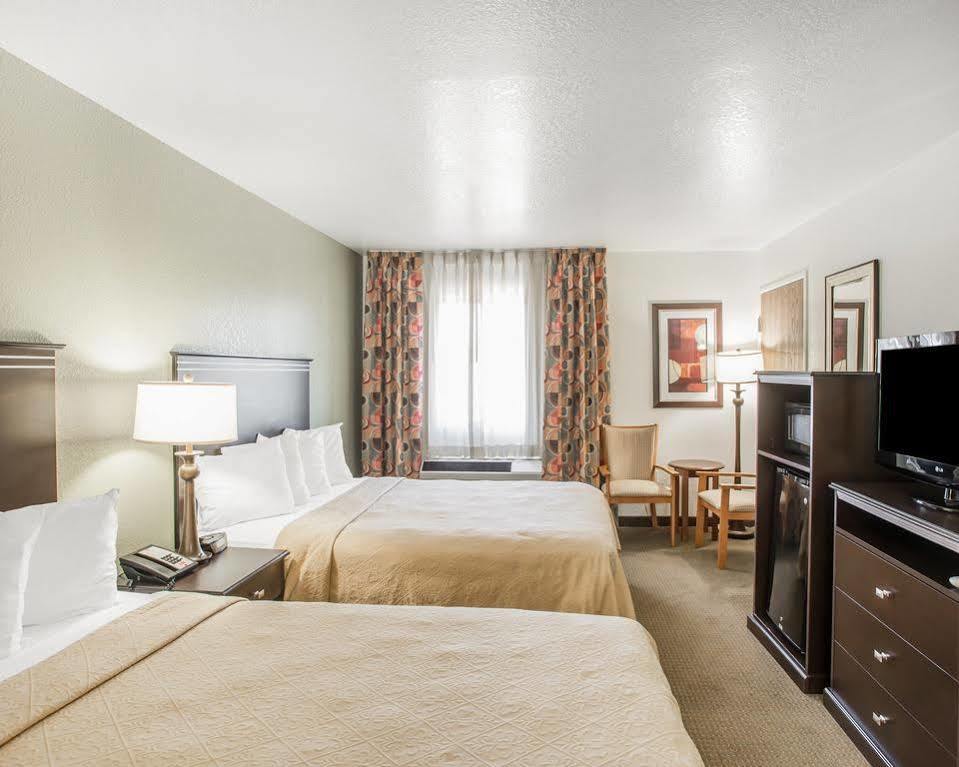 Quality Inn & Suites Denver International Airport Exteriör bild