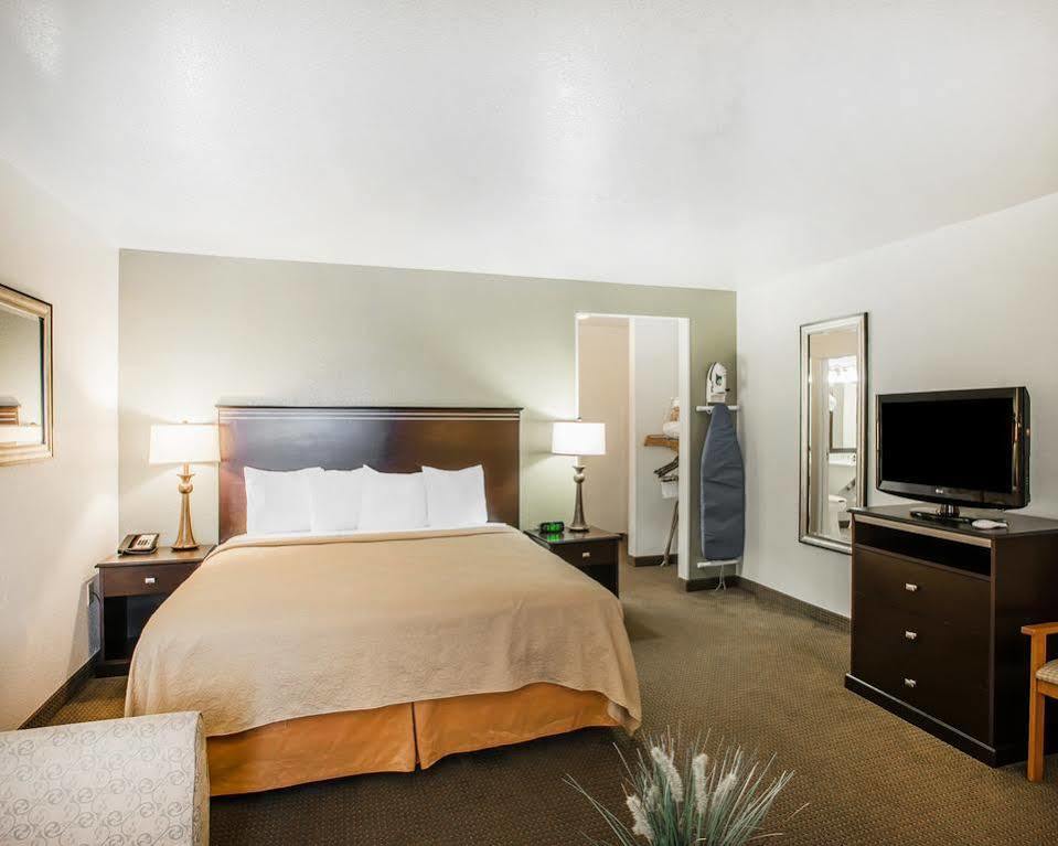 Quality Inn & Suites Denver International Airport Exteriör bild